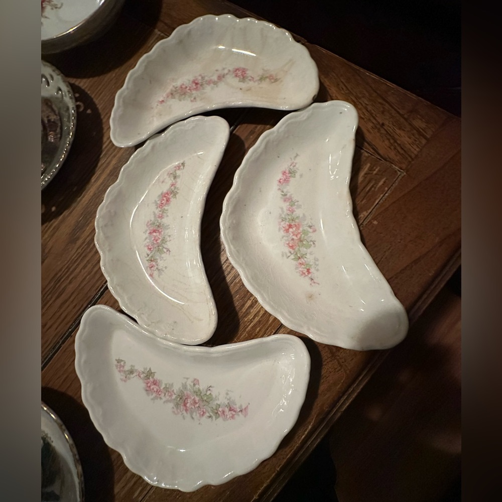 Severs Fluer De Lis Antique 4pc dessert set circa 1830